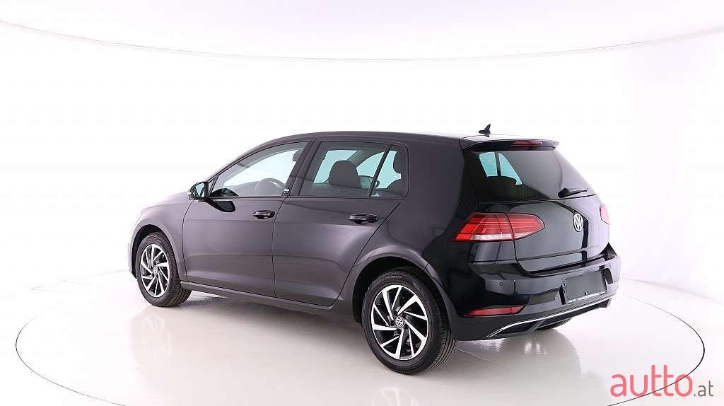 2017' Volkswagen Golf photo #3