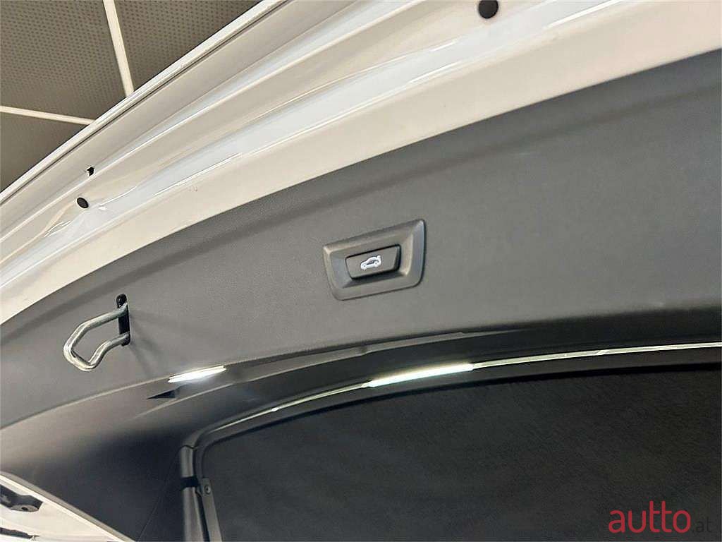 2022' BMW iX photo #4