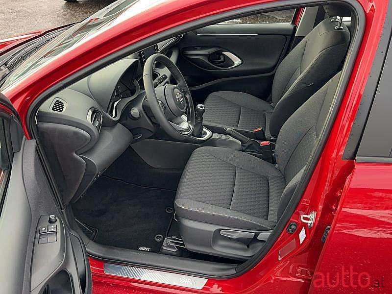 2023' Toyota Yaris photo #5