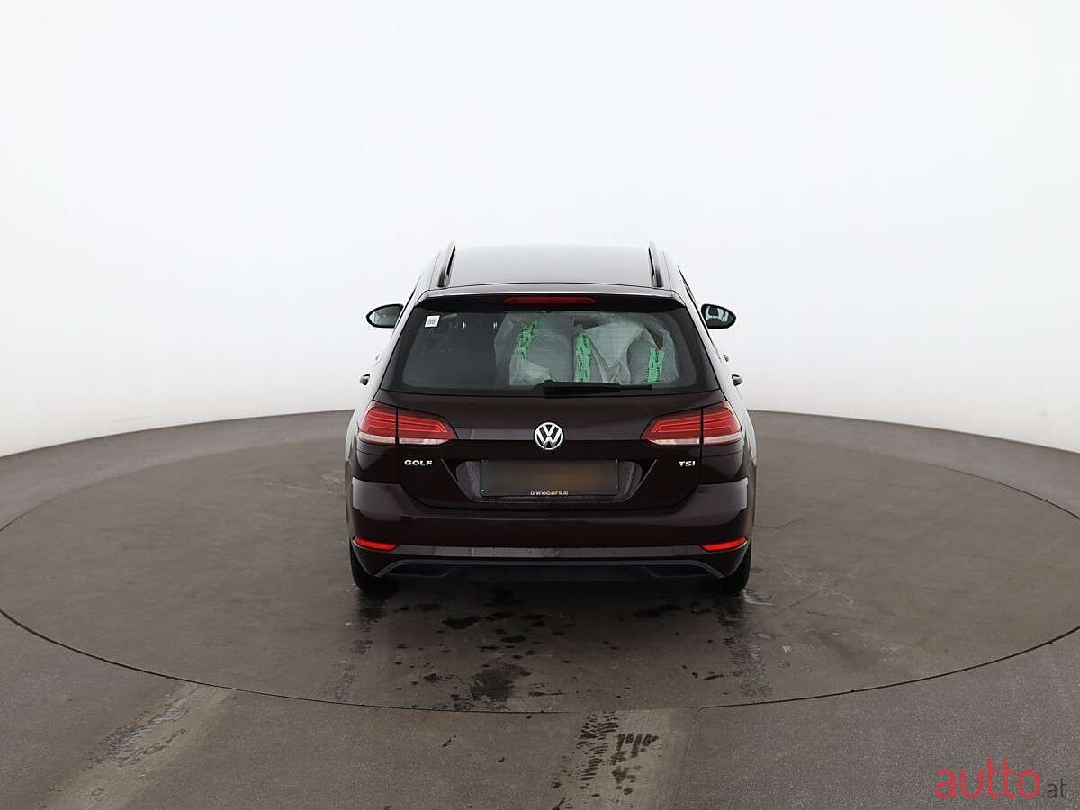 2017' Volkswagen Golf photo #2