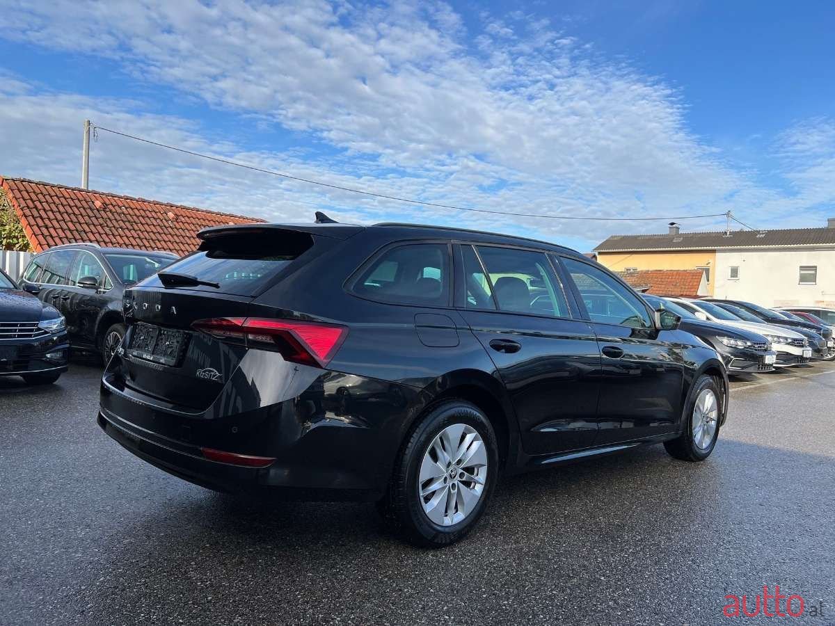2022' Skoda Octavia photo #3