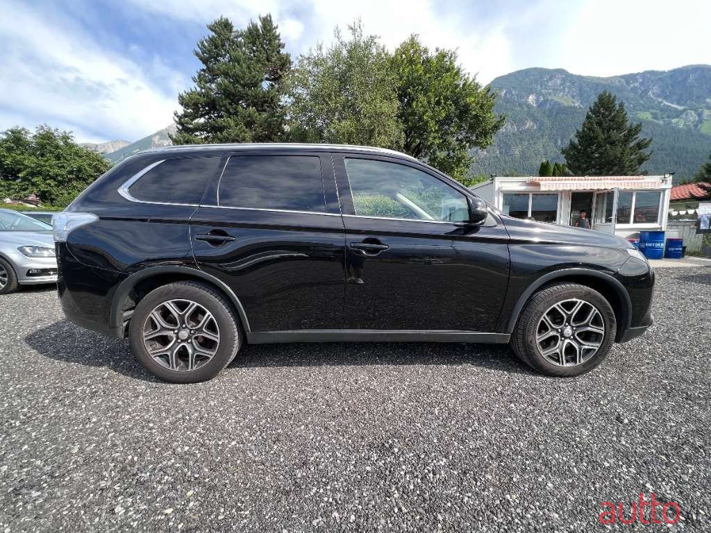 2014' Mitsubishi Outlander photo #5