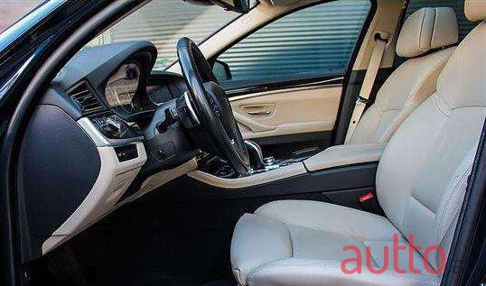 2011' BMW 5Er-Reihe photo #4