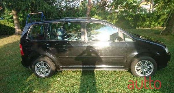 2006' Volkswagen Touran photo #1