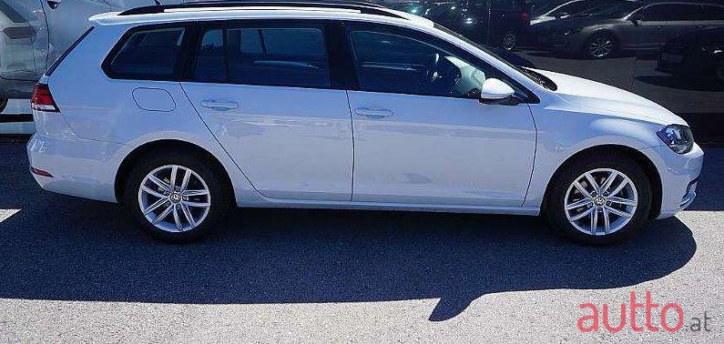 2018' Volkswagen Golf photo #1