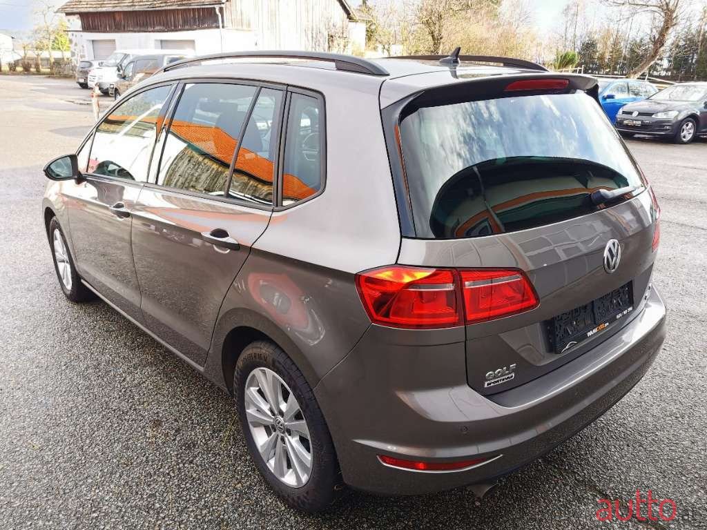 2016' Volkswagen Golf photo #4