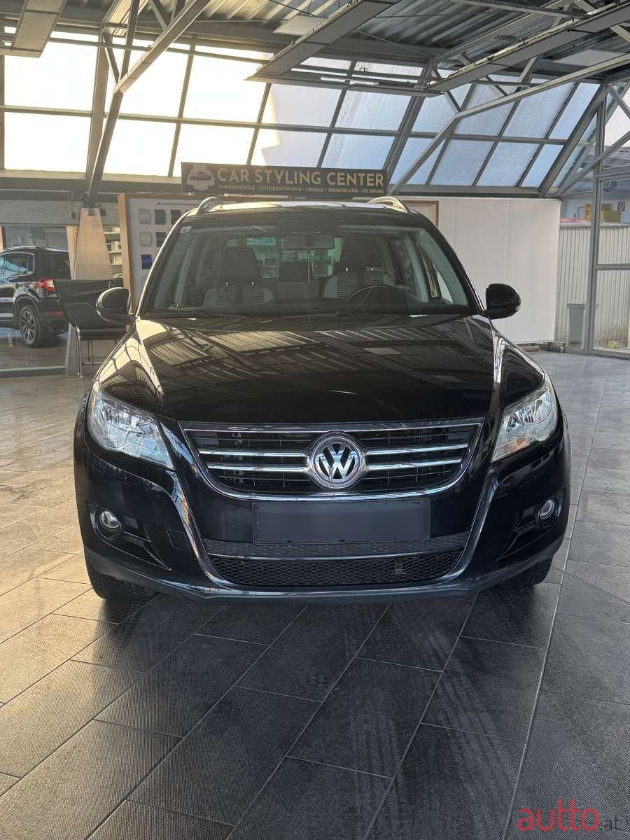 2010' Volkswagen Tiguan photo #1