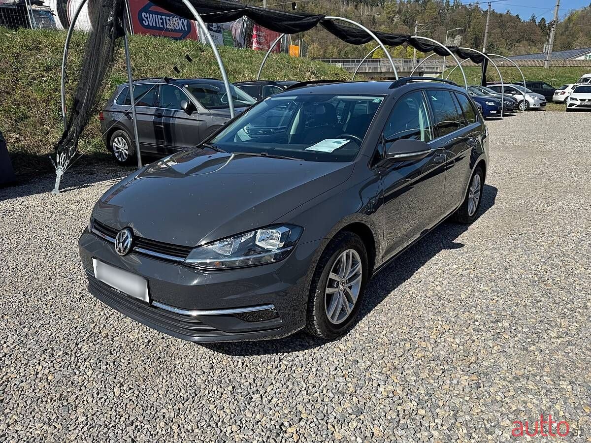 2017' Volkswagen Golf photo #1