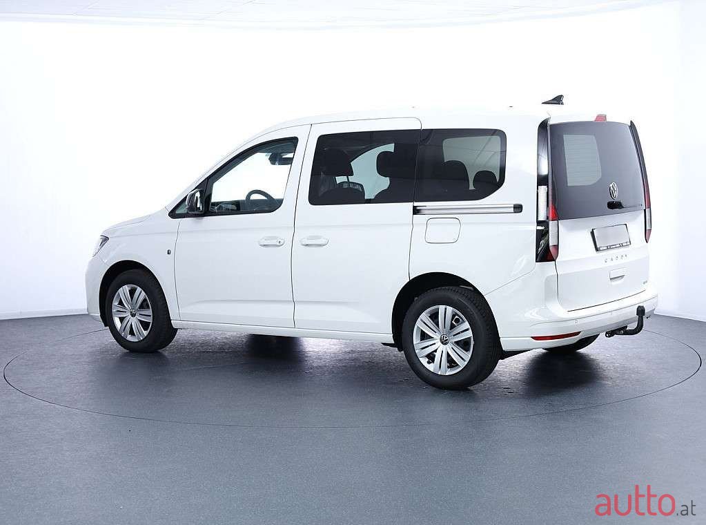 2023' Volkswagen Caddy photo #3