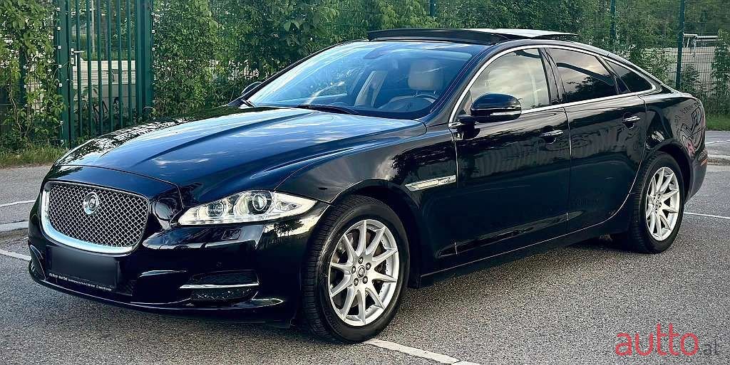 2012' Jaguar XJ photo #4