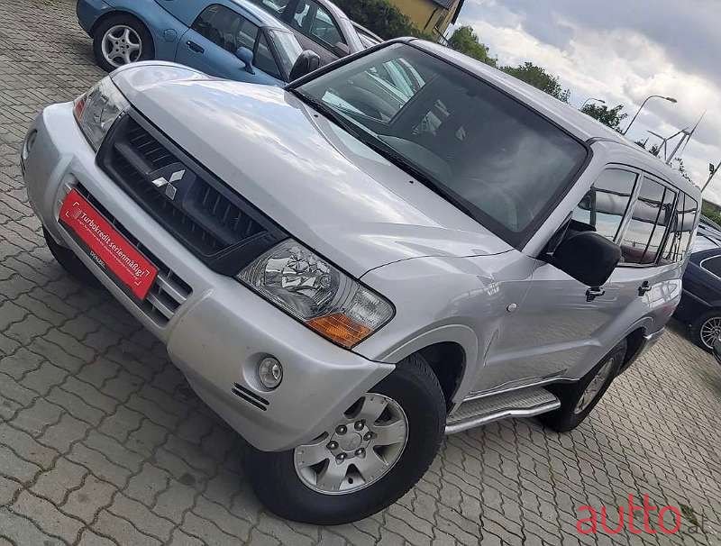 2003' Mitsubishi Pajero photo #2