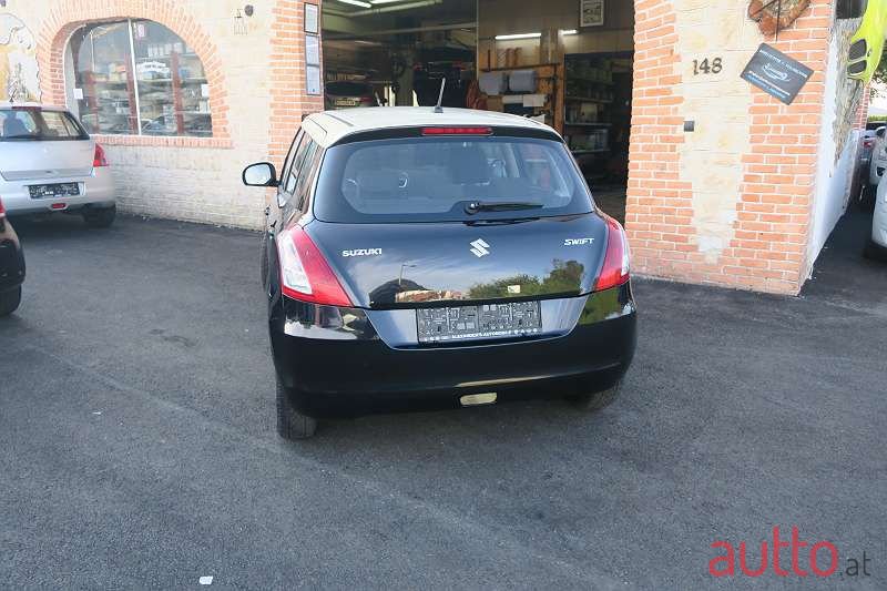 2015' Suzuki Swift photo #3