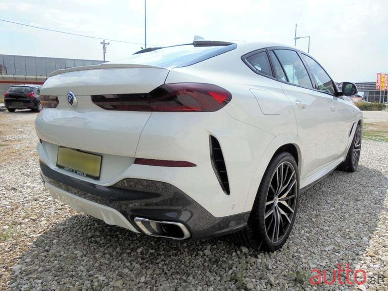 2020' BMW X6 photo #6