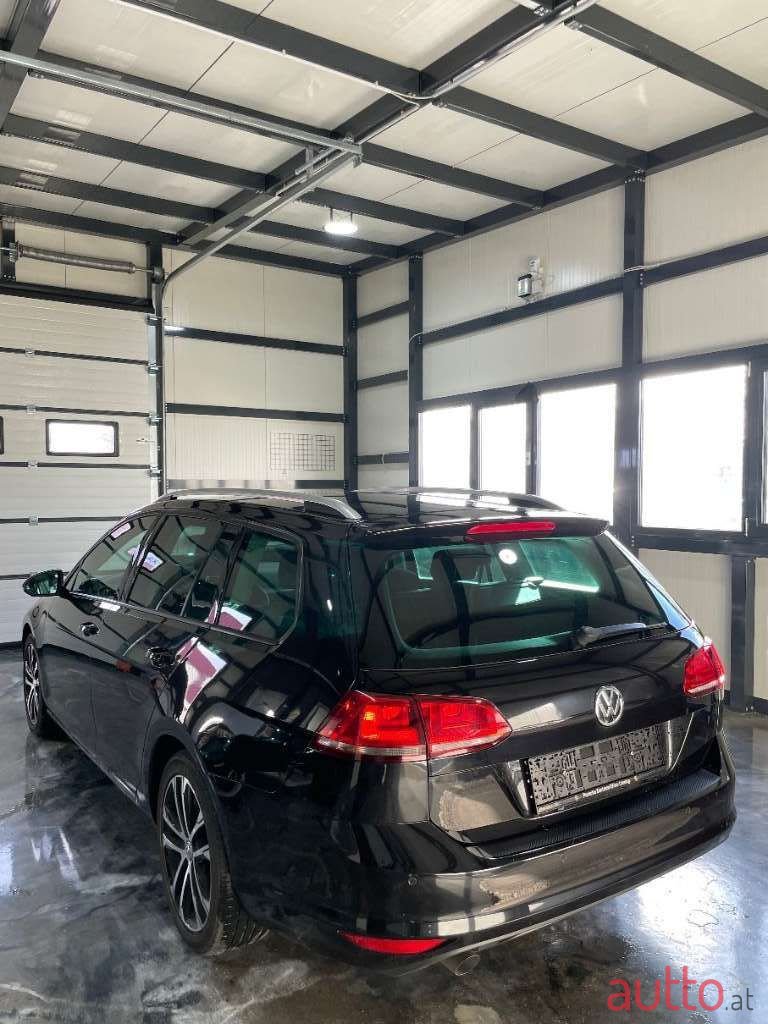 2015' Volkswagen Golf photo #3