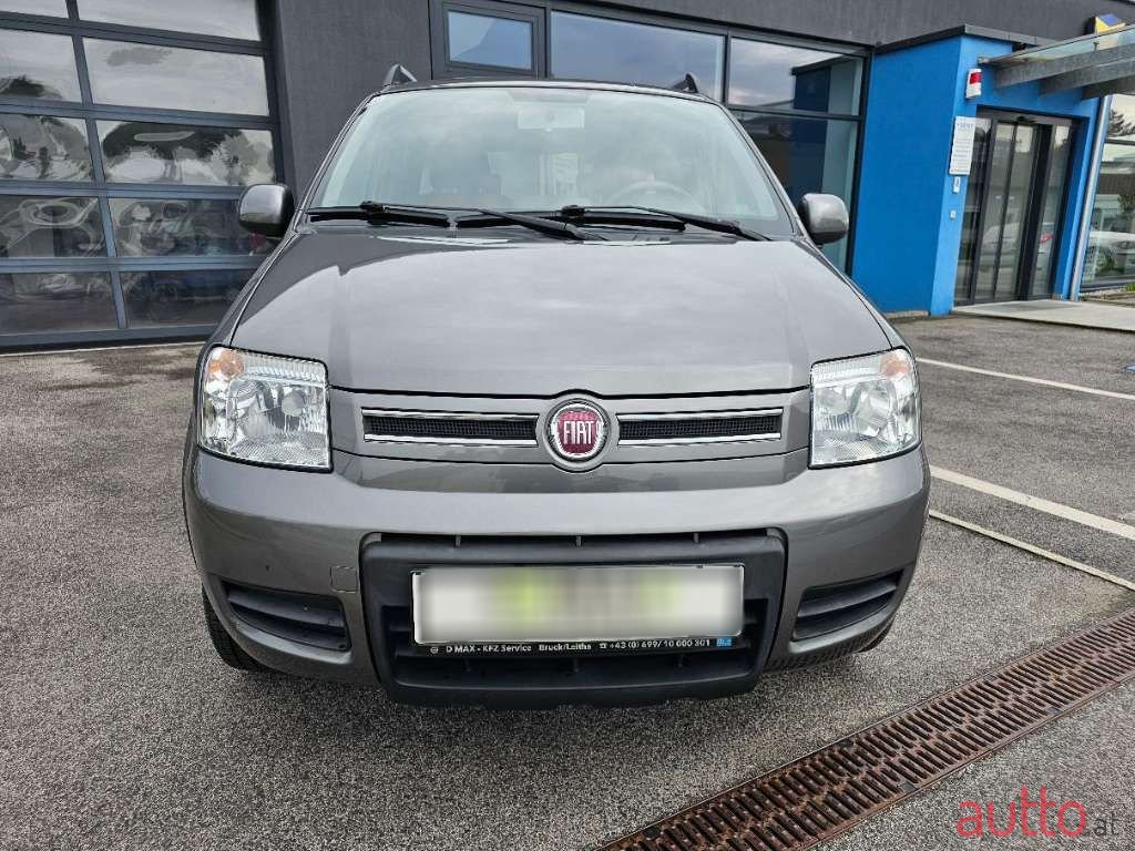 2010' Fiat Panda photo #2