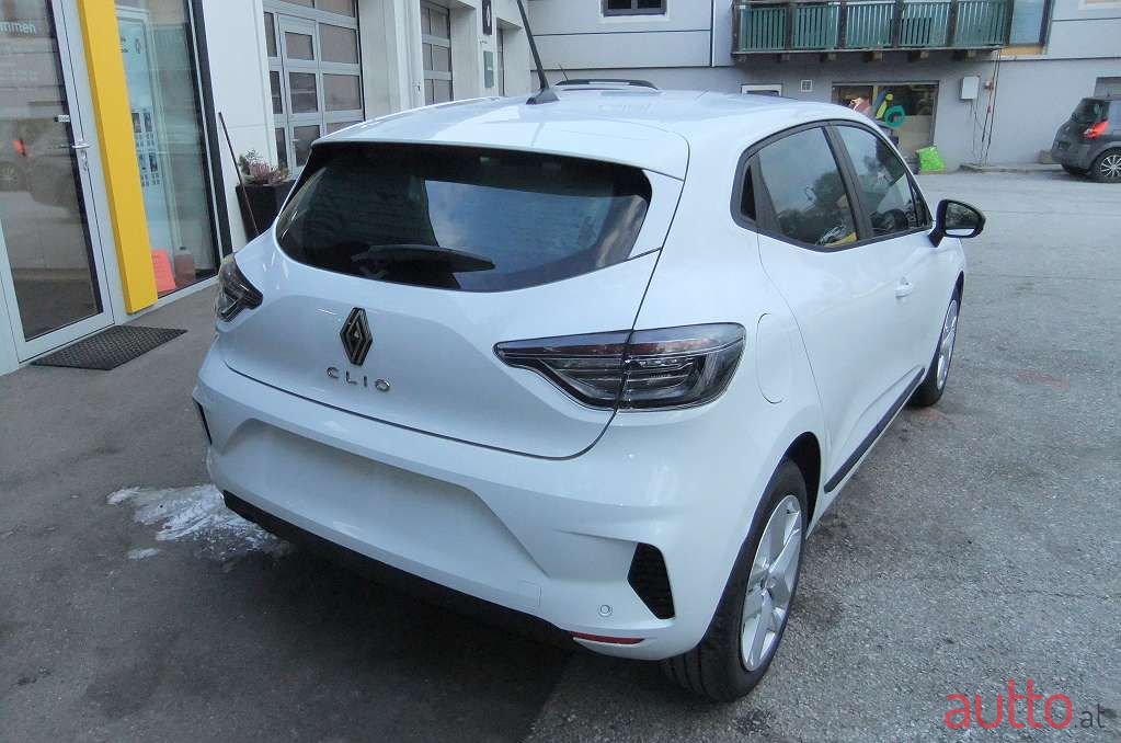 2024' Renault Clio photo #3