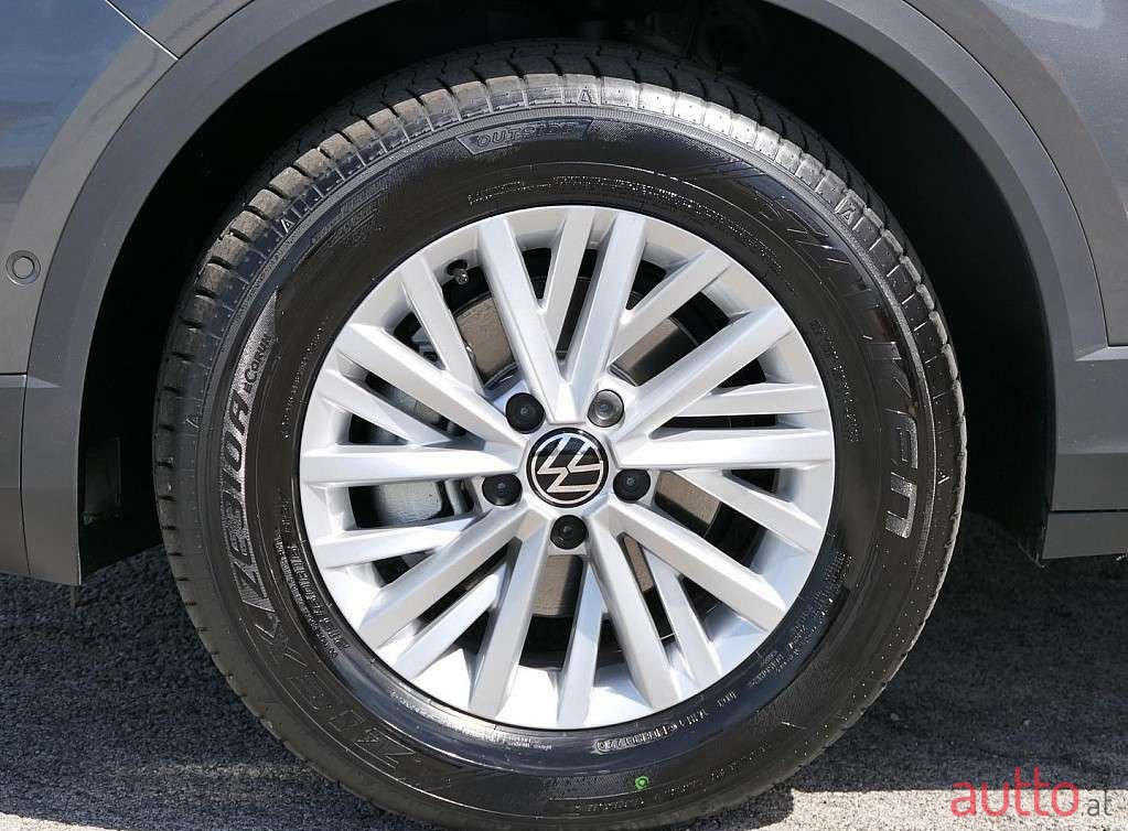 2022' Volkswagen T-Roc photo #2