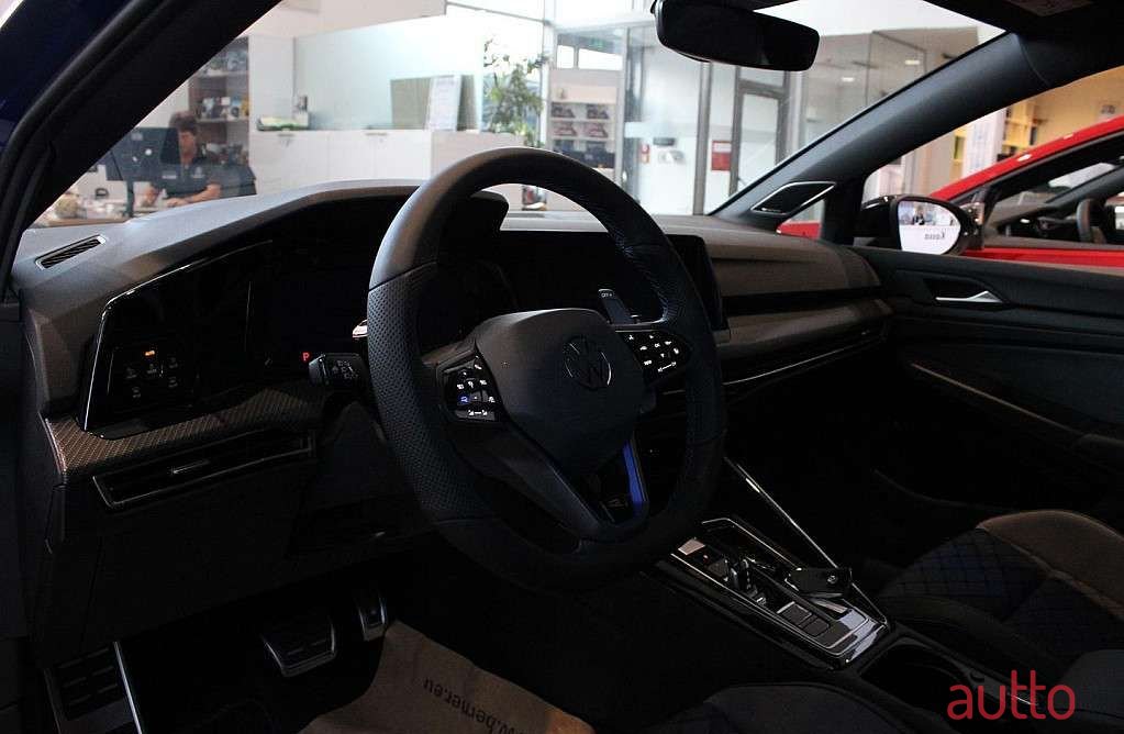 2023' Volkswagen Golf photo #6