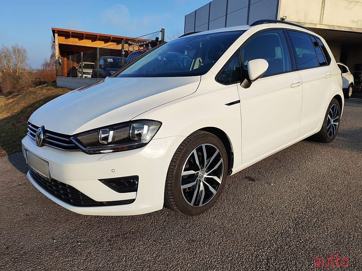 2015' Volkswagen Golf photo #2