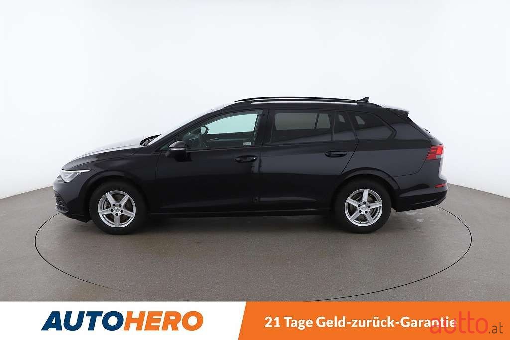 2023' Volkswagen Golf photo #2