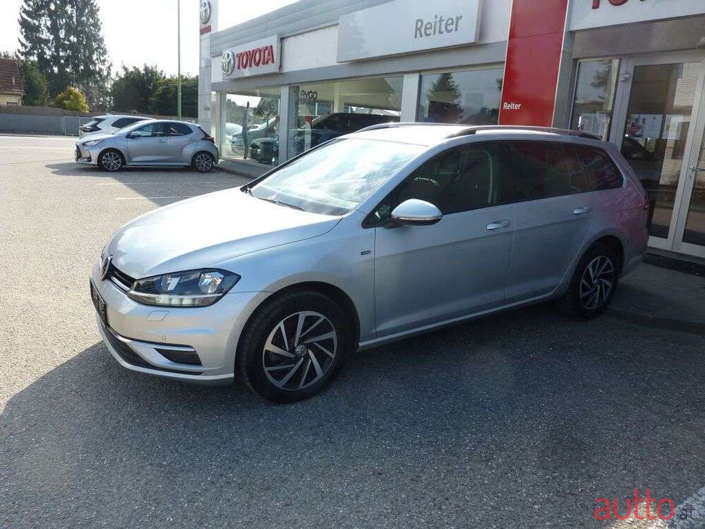 2018' Volkswagen Golf photo #2