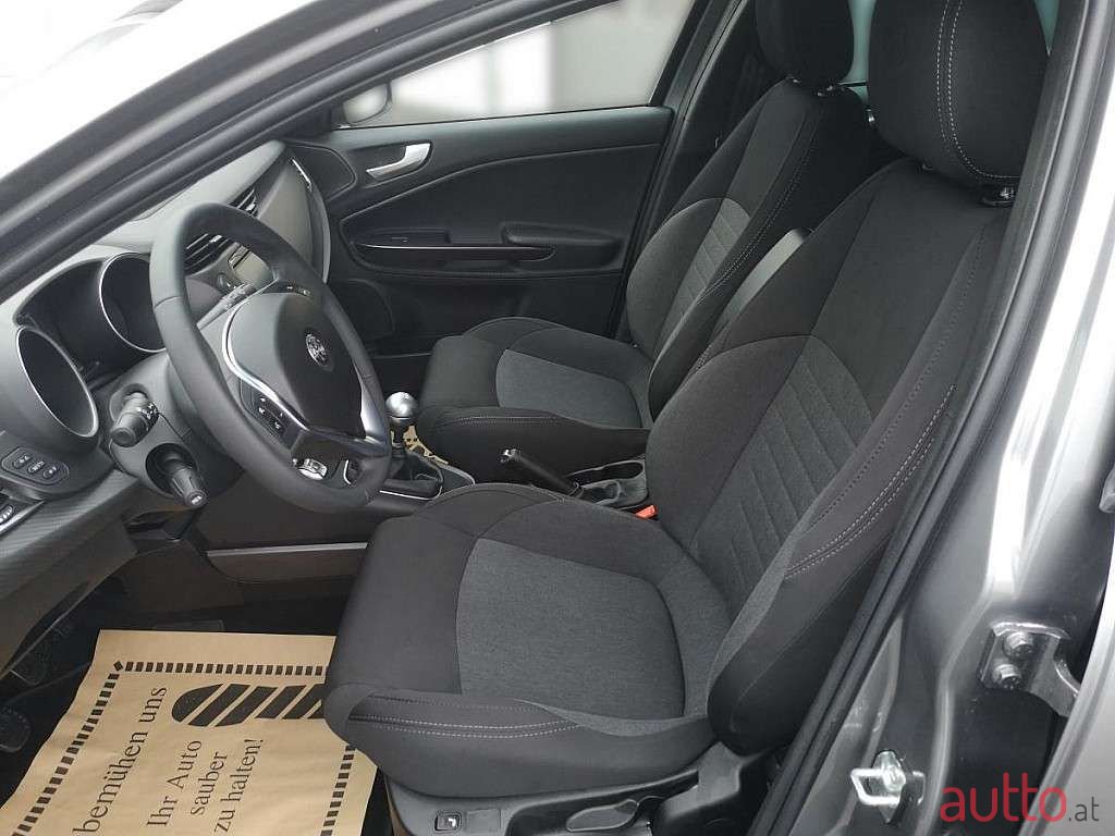 2019' Alfa Romeo Giulietta photo #5
