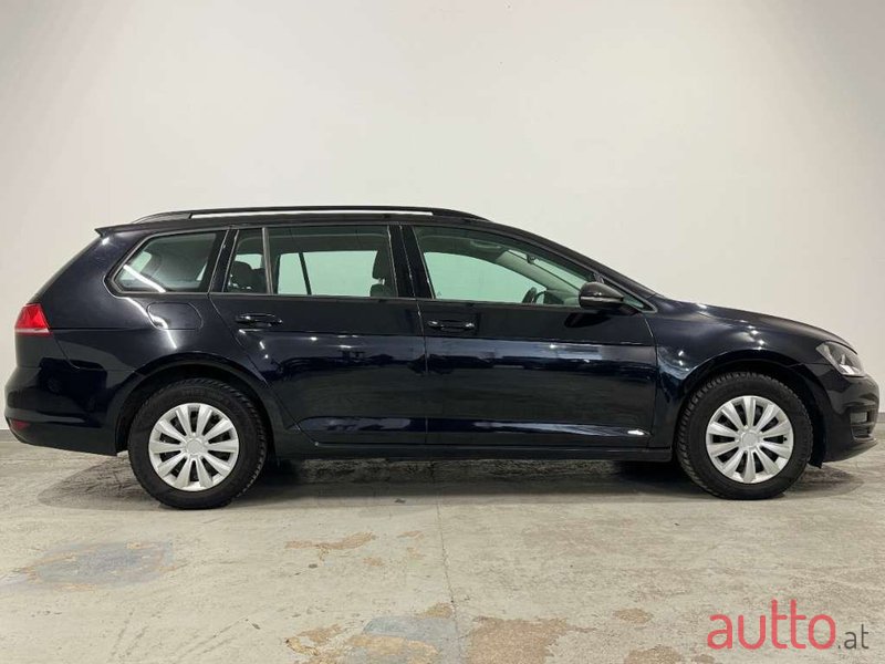 2017' Volkswagen Golf photo #3
