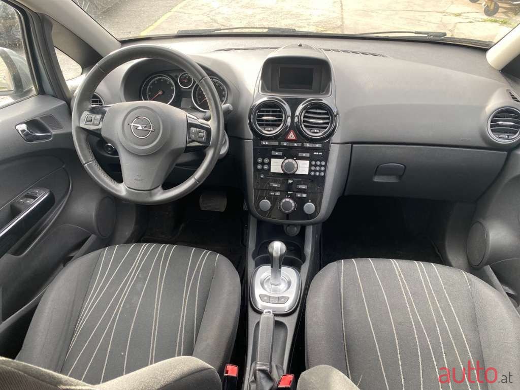 2011' Opel Corsa photo #5