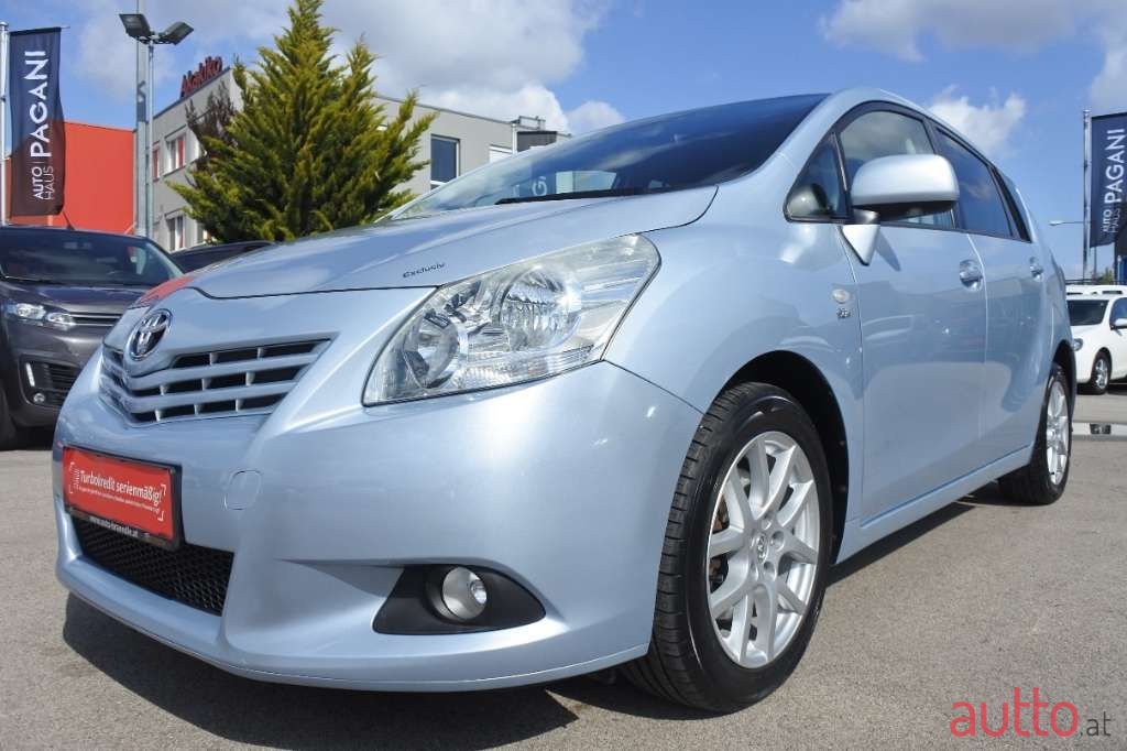 2009' Toyota Verso photo #1