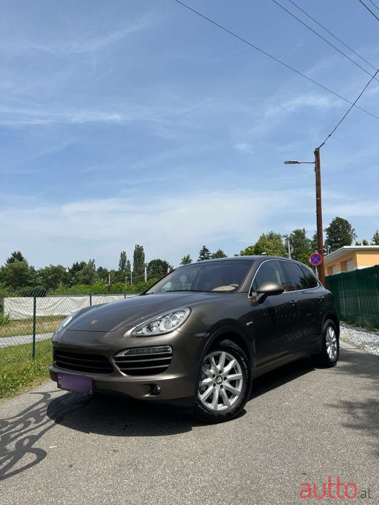 2011' Porsche Cayenne photo #1
