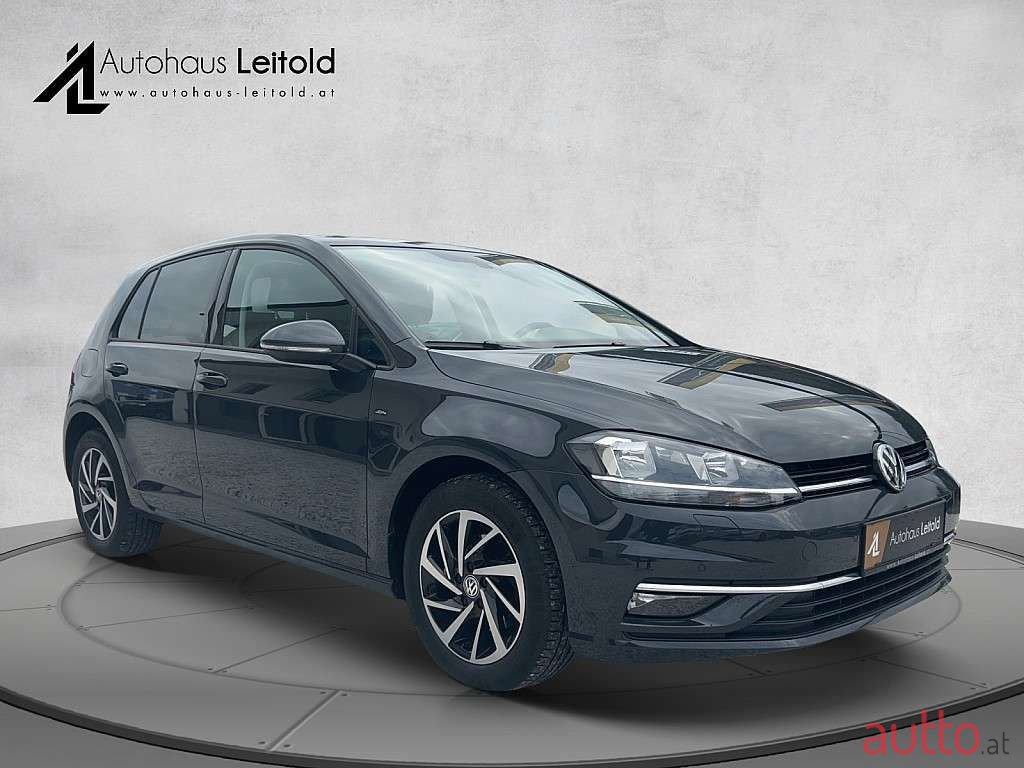 2018' Volkswagen Golf photo #3