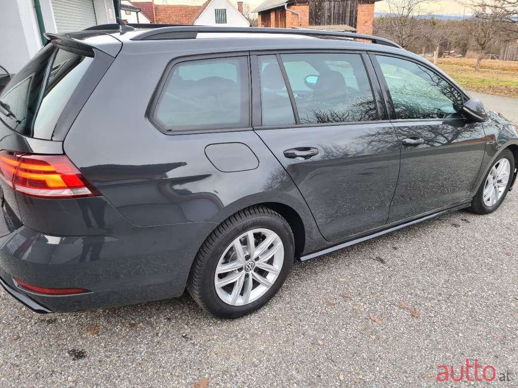 2019' Volkswagen Golf photo #5