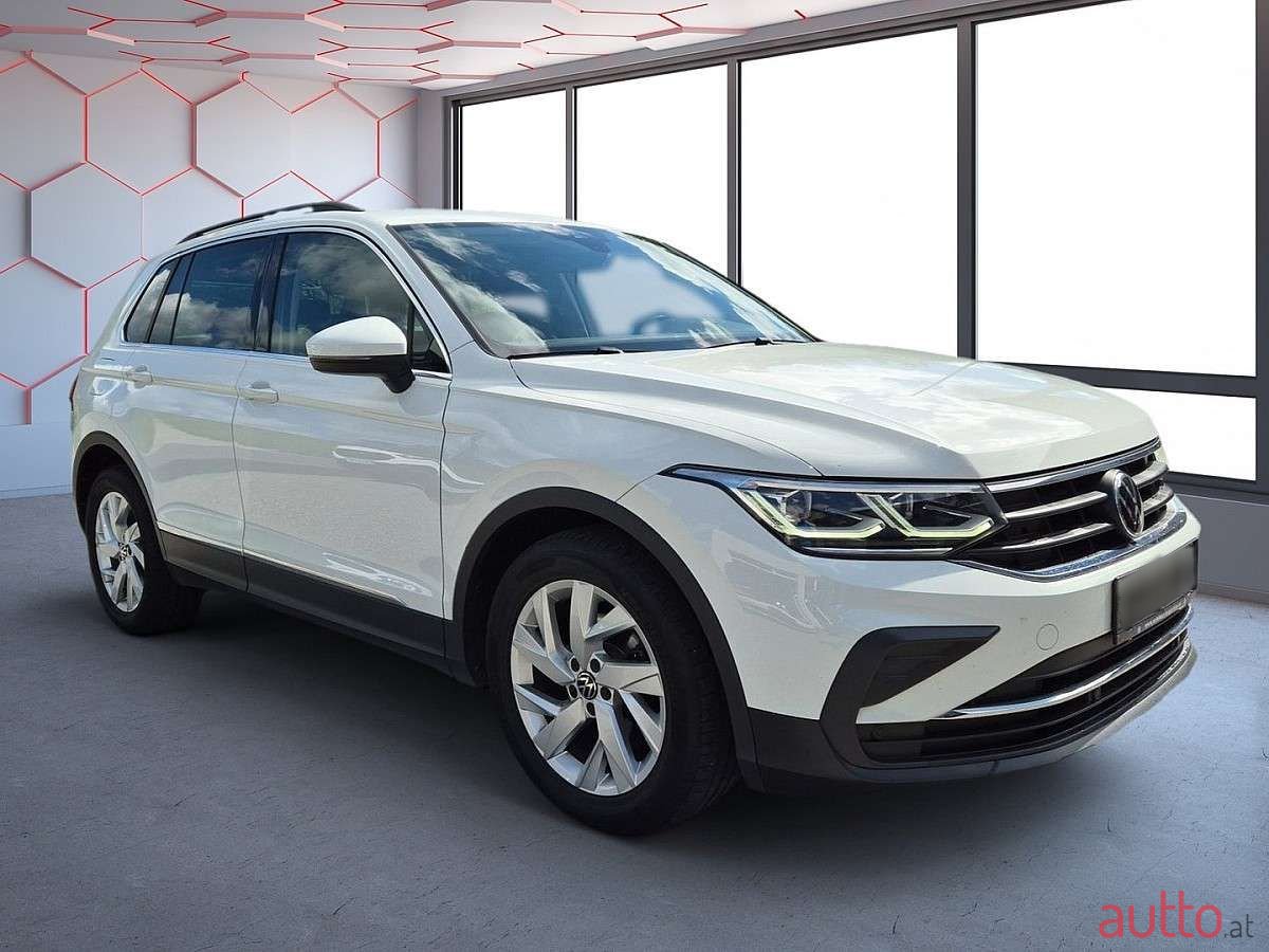 2021' Volkswagen Tiguan photo #2
