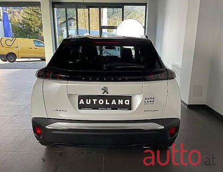 2020' Peugeot 2008 photo #4