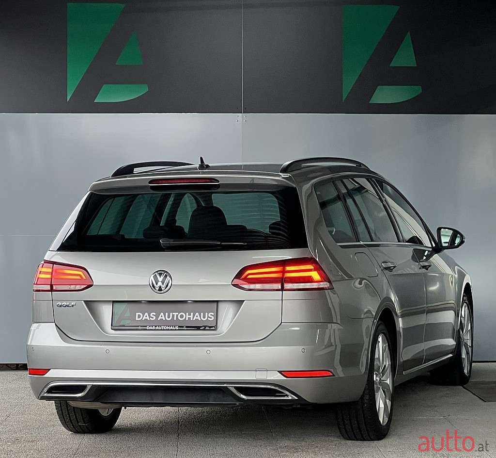 2020' Volkswagen Golf photo #2