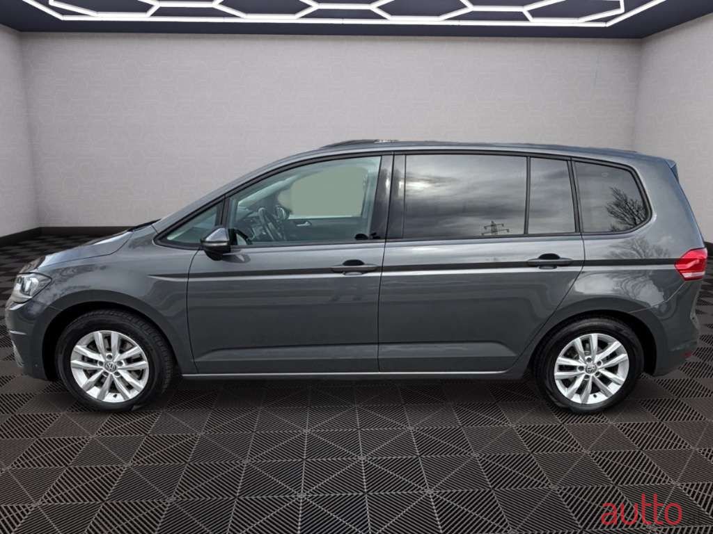 2016' Volkswagen Touran photo #4