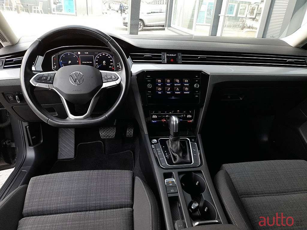 2021' Volkswagen Passat photo #2