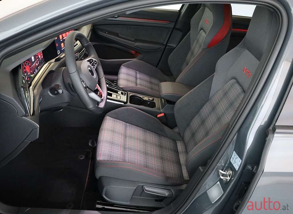 2022' Volkswagen Golf photo #3