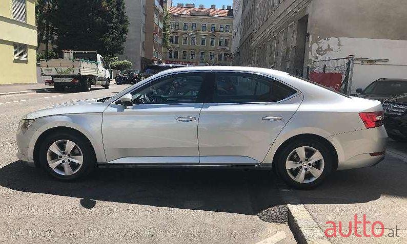 2016' Skoda Superb photo #3
