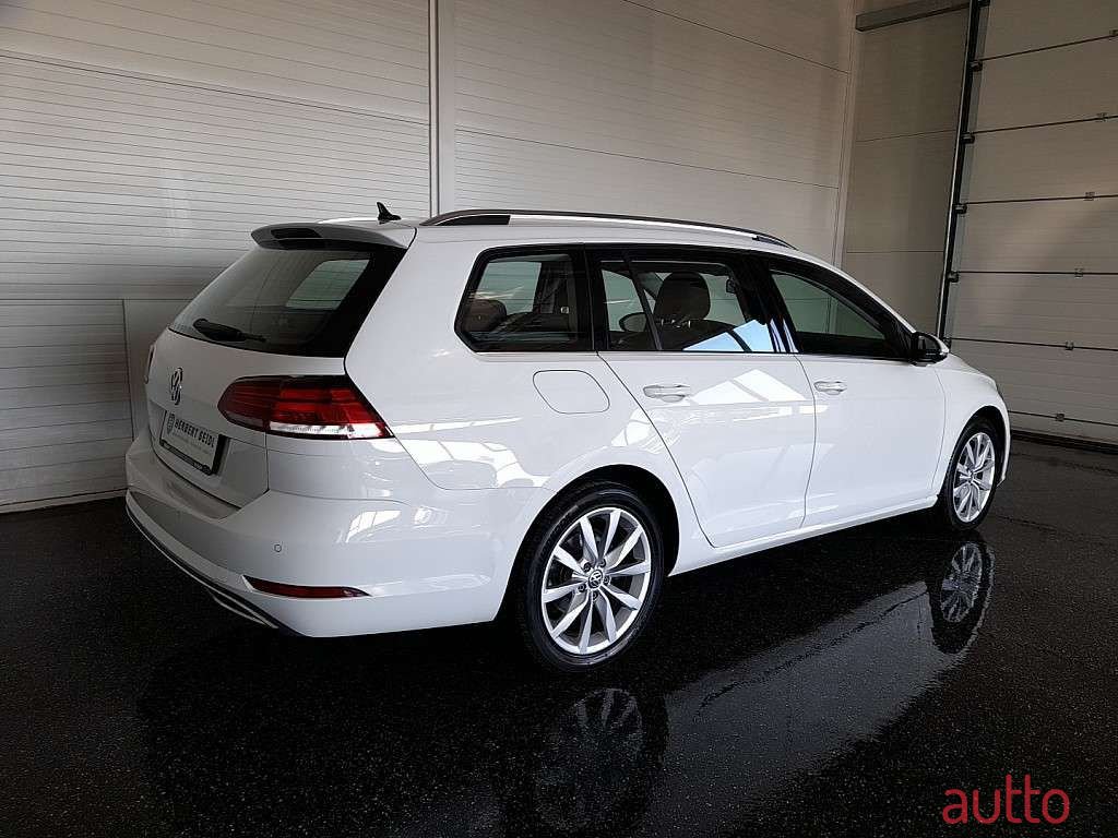 2019' Volkswagen Golf photo #1