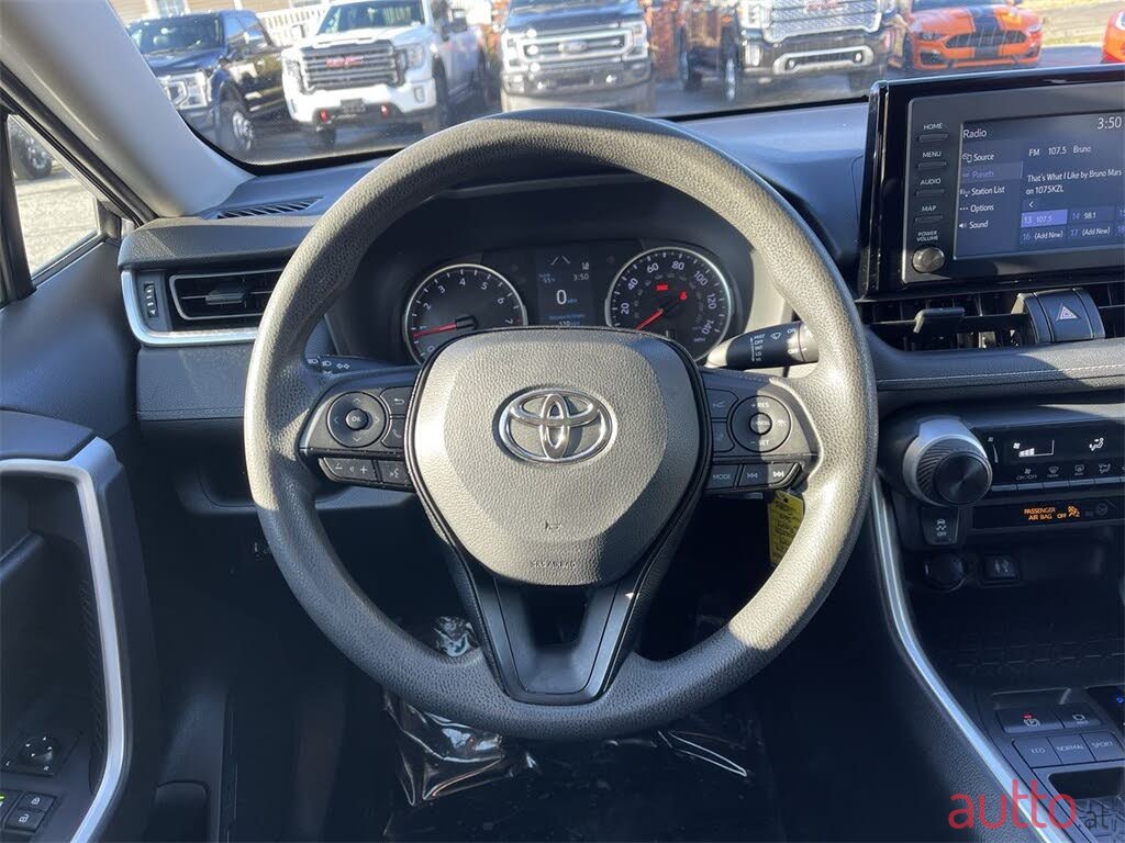 2019' Toyota RAV4 LE FWD photo #3