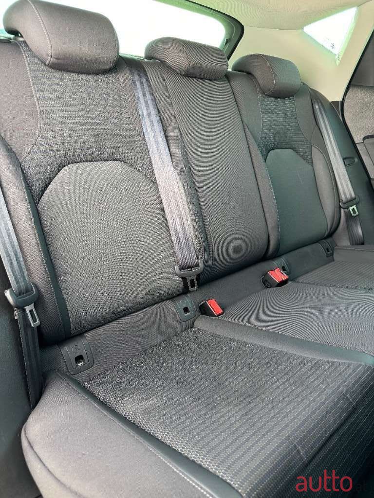 2019' SEAT Leon photo #6