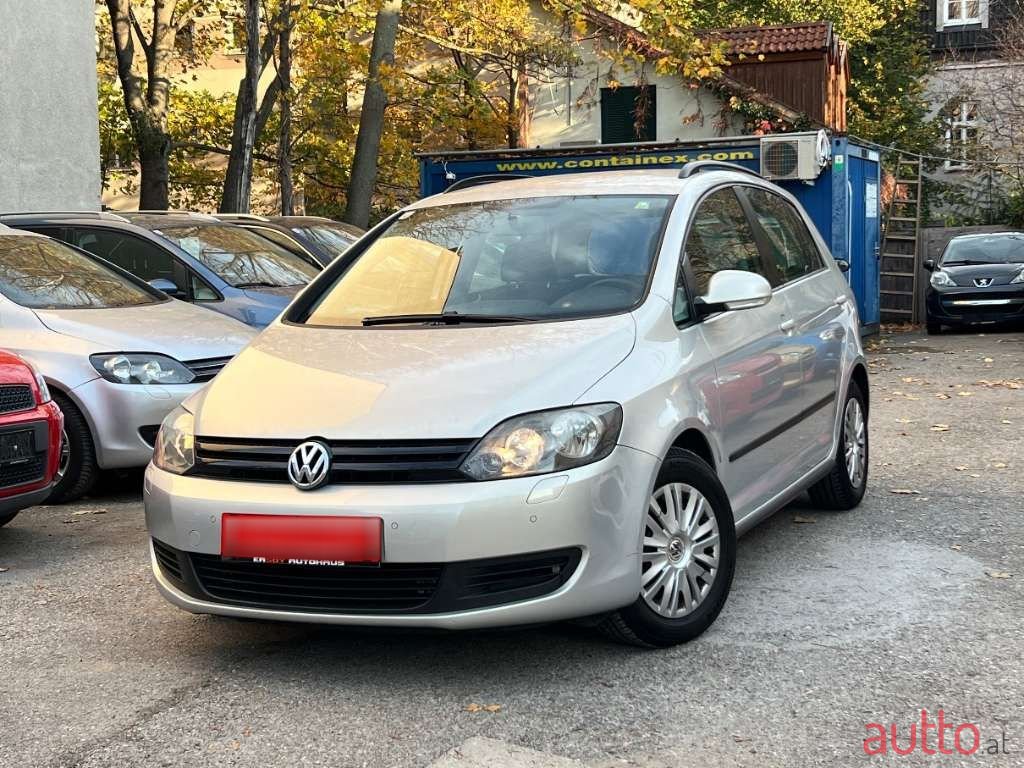 2010' Volkswagen Golf photo #1