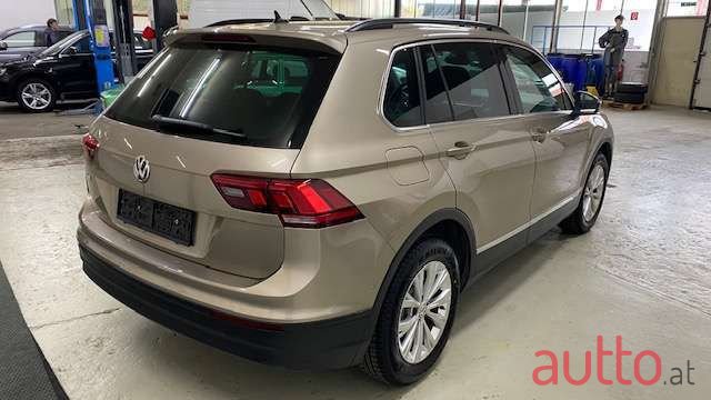 2018' Volkswagen Tiguan photo #6