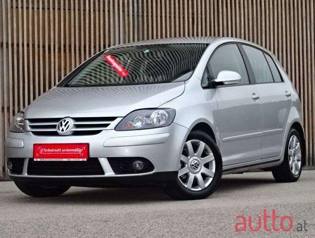 2005' Volkswagen Golf photo #1