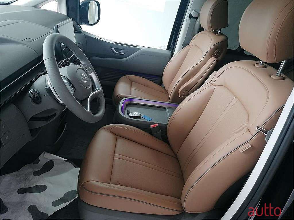 2022' Hyundai Staria photo #5