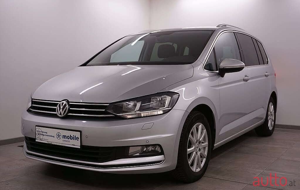 2017' Volkswagen Touran photo #3