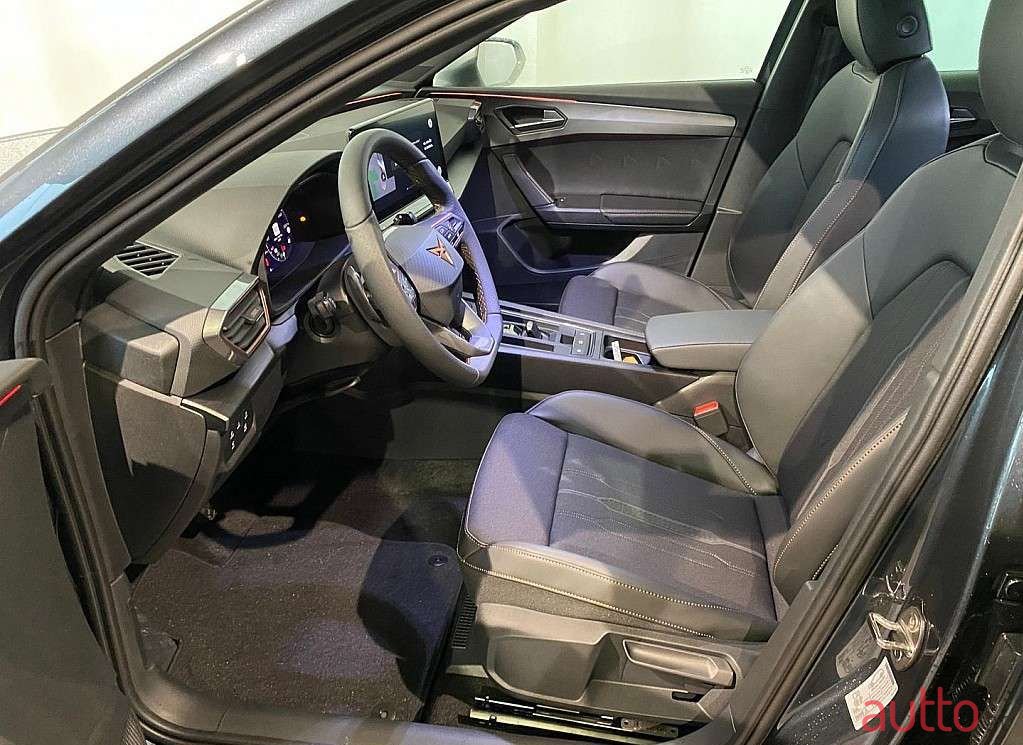 2023' Cupra Leon photo #6