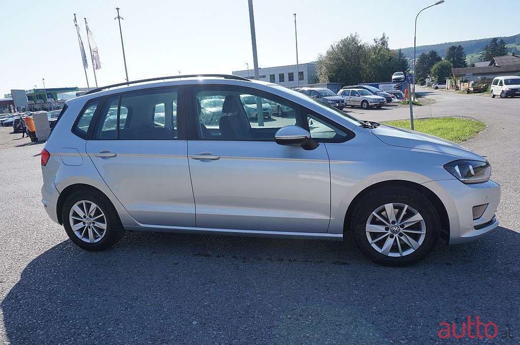 2015' Volkswagen Golf photo #4