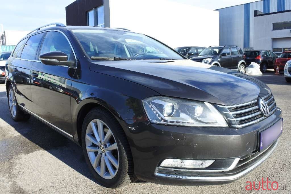 2011' Volkswagen Passat photo #4
